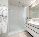 Salles Hotel Pere IV Shower