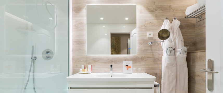 Salles Hotel Pere IV - Shower Room Salles Hotel Pere IV - Shower Room