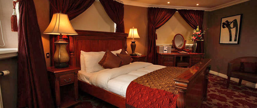 Sir Thomas Luxury Suite Room