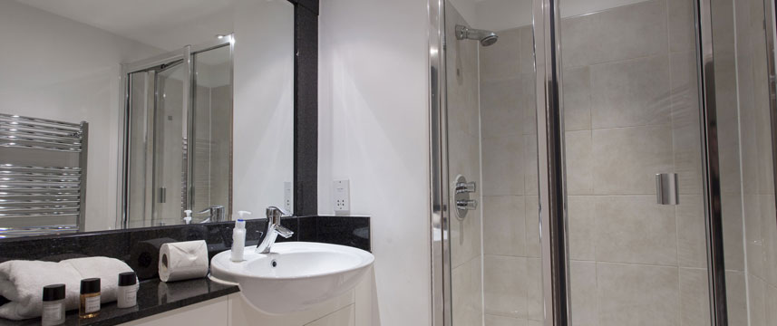 St George Wharf Apartments - Bathroom
