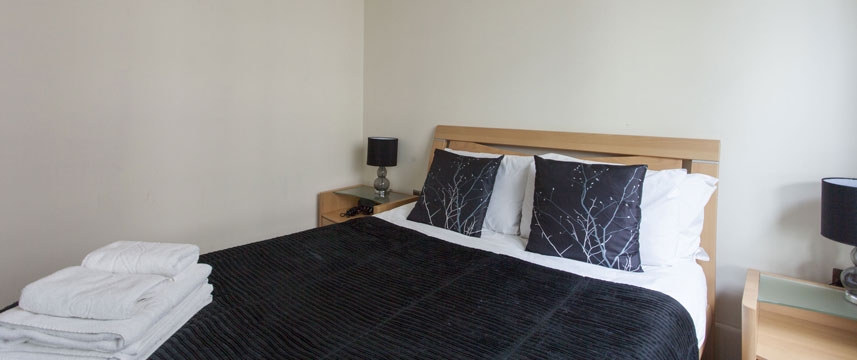 St George Wharf Apartments - Guest Room