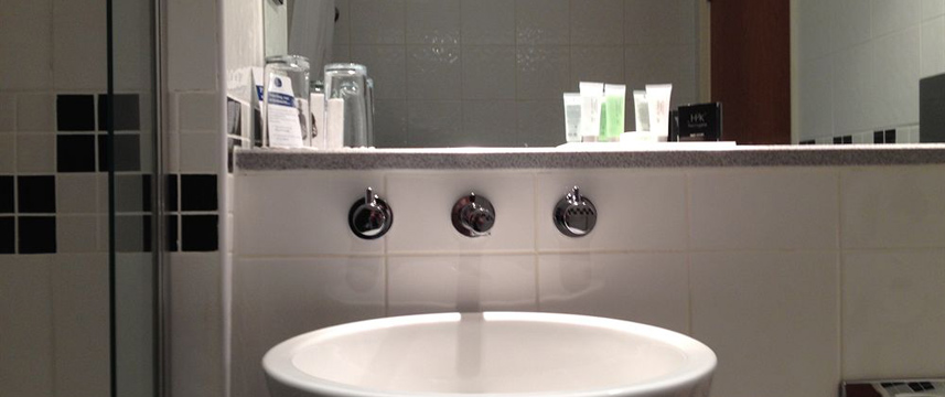 Stanneylands Hotel - Bathroom Stanneylands Hotel - Bathroom