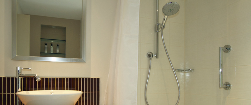 Staybridge Suites London Stratford City - Bathroom