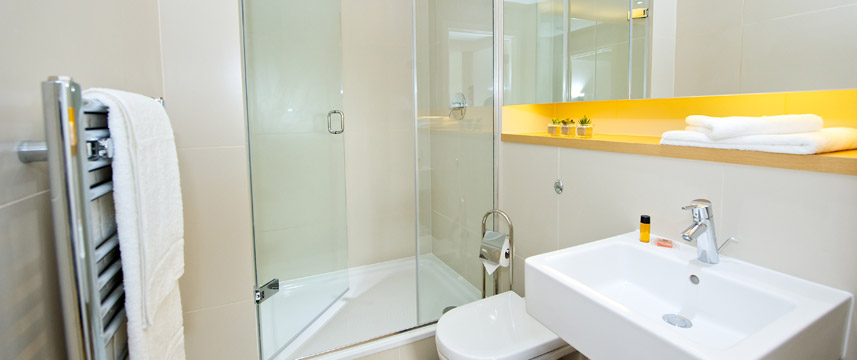Staycity Serviced Apartments London Heathrow - Bathroom
