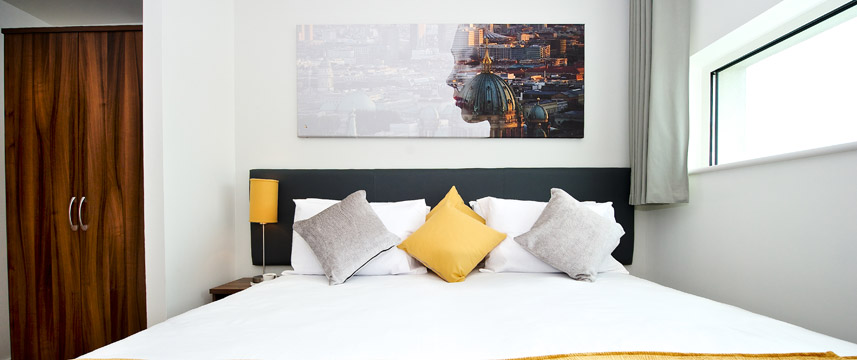 Staycity Serviced Apartments London Heathrow - Bed detail