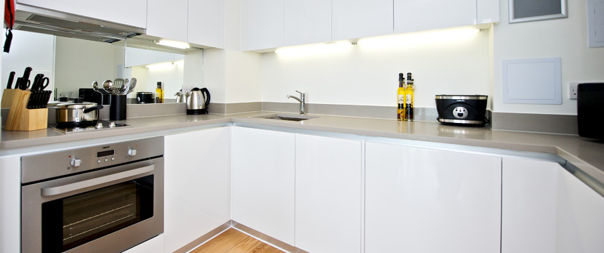 Staycity Serviced Apartments London Heathrow - Kitchen