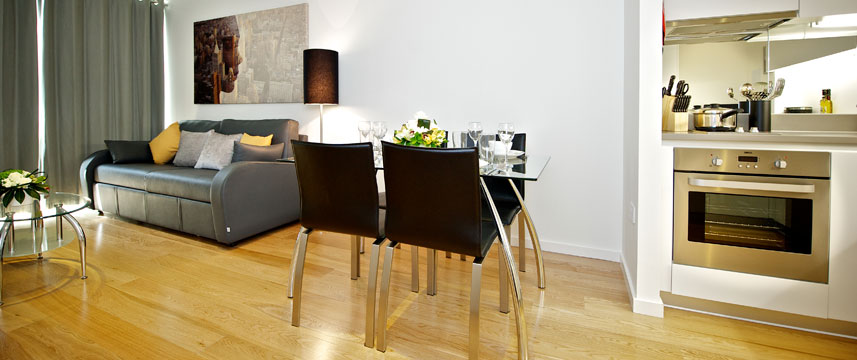 Staycity Serviced Apartments London Heathrow - Living space