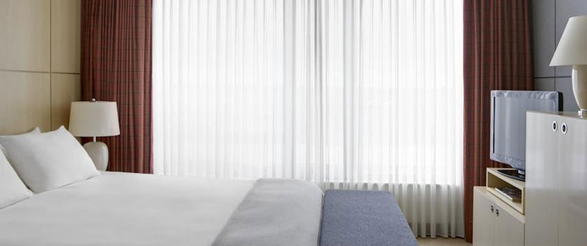 Steigenberger Senator Suite Bedroom