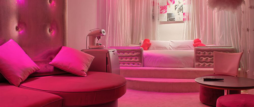 Streets Hotel - Honeymoon Suite