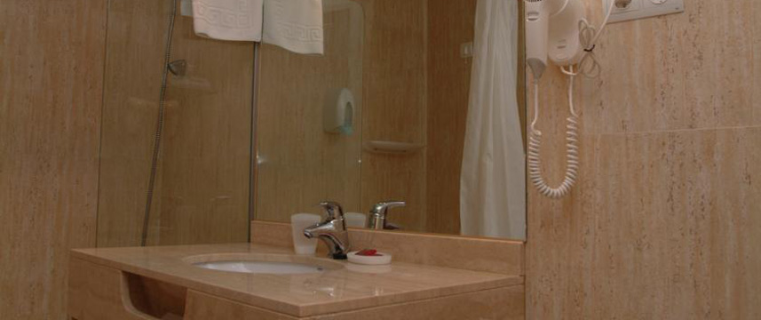 Sunway Playa Golf Bathroom