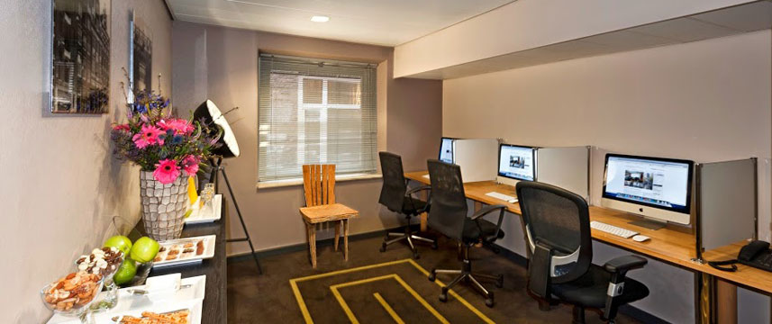 Swissotel Amsterdam - Computer Area Swissotel Amsterdam - Computer Area