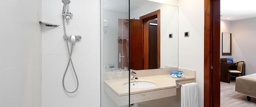 Taber Hotel - Shower Room