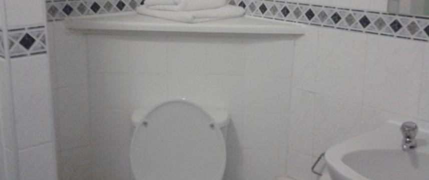 The Altrincham Lodge Hotel - Bathroom