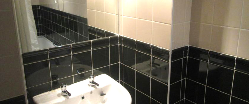 The Busby Hotel - Bathroom