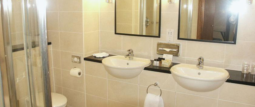 The Cambridge Belfry - QHotels - Bathroom The Cambridge Belfry - QHotels - Bathroom