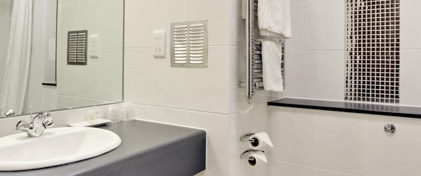 The Plough and Harrow Hotel - Bathroom The Plough and Harrow Hotel - Bathroom