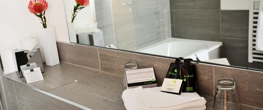 The Royal Hotel Cardiff - Bathroom The Royal Hotel Cardiff - Bathroom