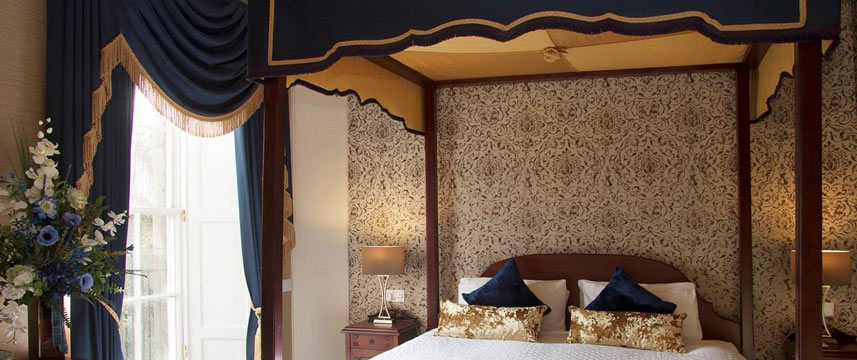 The Royal Scots Club - Four Poster Bed