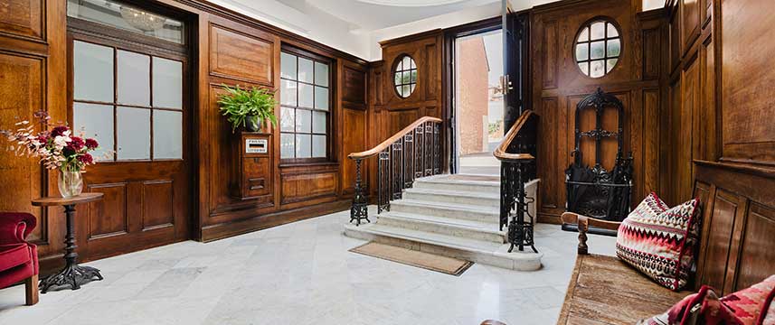 The Winchester Royal Hotel - Entrance Hall The Winchester Royal Hotel - Entrance Hall