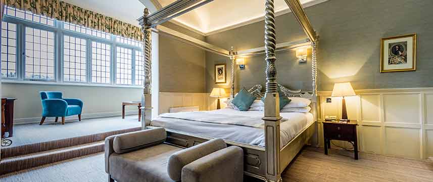 The Winchester Royal Hotel - Superior Four Poster The Winchester Royal Hotel - Superior Four Poster