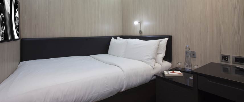 The Z Hotel Victoria - Inside Double Room The Z Hotel Victoria - Inside Double Room