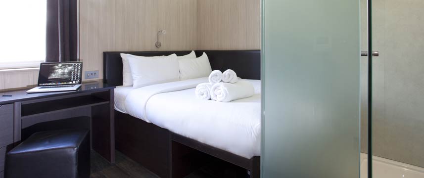 The Z Hotel Victoria - Queen Bedroom The Z Hotel Victoria - Queen Bedroom