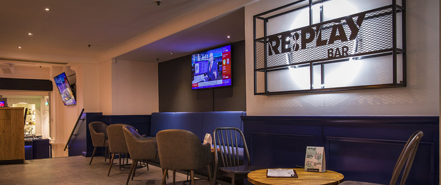 Thistle Barbican Shoreditch - REPLAY Bar Seating