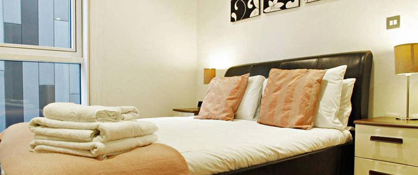 Times Square Apartments - Double Bed