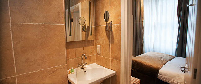 Tophams Hotel - Bathroom Tophams Hotel - Bathroom