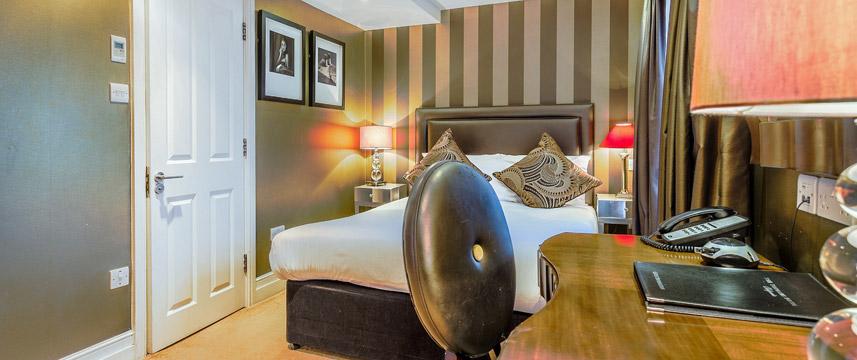 Tophams Hotel - Double Bedroom
