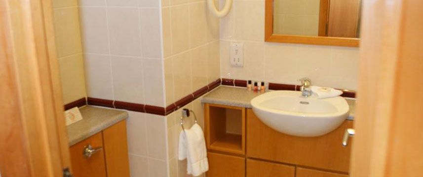 Tower Hotel Derry - Bathroom