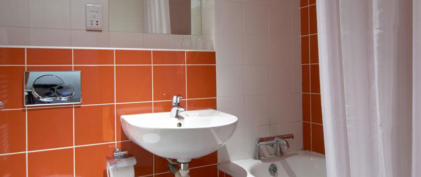 Travelodge Derry - Bath Room