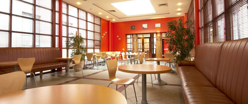 Travelodge Derry - Cafe Area