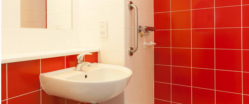 Travelodge Edinburgh Central Waterloo Place - Bathroom Travelodge Edinburgh Central Waterloo Place - Bathroom