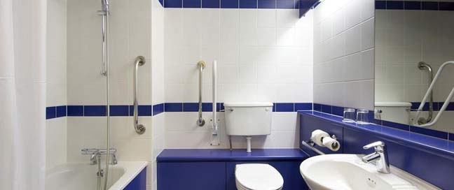 Travelodge Galway City - Bathroom