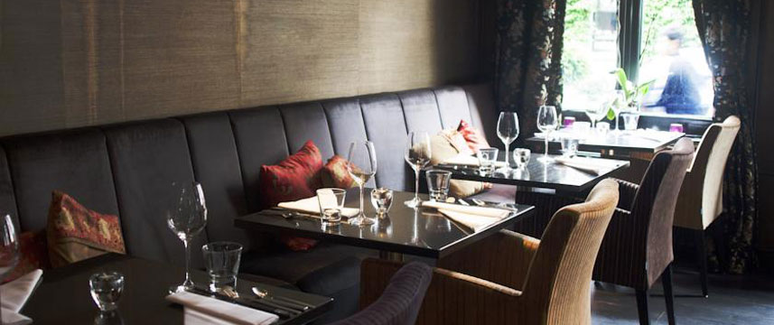 Trianon Hotel - Restaurant Seating Trianon Hotel - Restaurant Seating