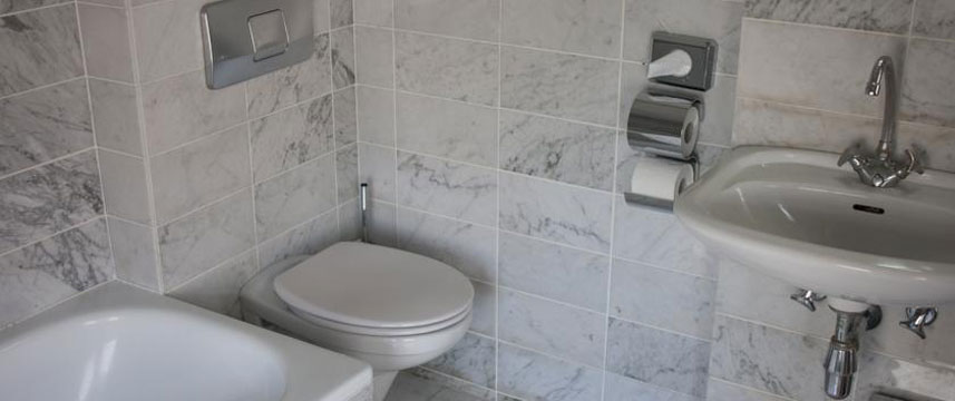 Trianon Hotel - Room Bath Trianon Hotel - Room Bath