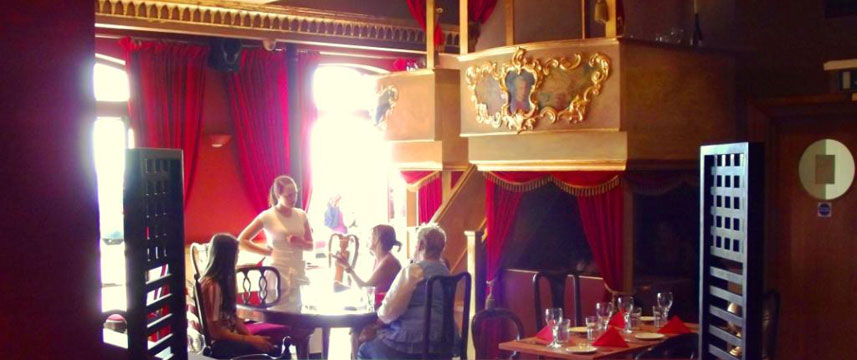 Umi Hotel Brighton - Restaurant Interior