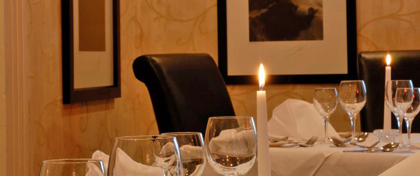 Victoria House Hotel - Dining Table Victoria House Hotel - Dining Table