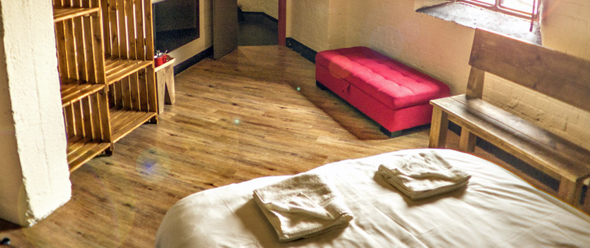 Victoria Warehouse Hotel - Deluxe Double Detail