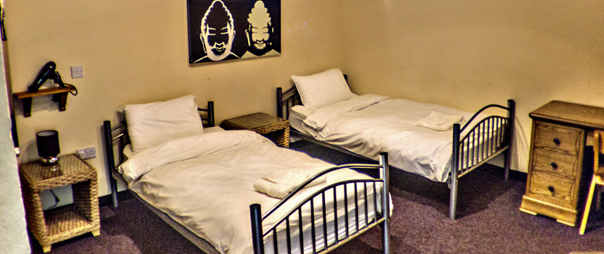 Victoria Warehouse Hotel - Twin Bedroom