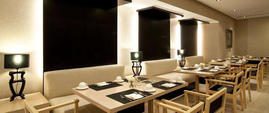 Vinnci Seleccion Posada del Patio Hotel - Breakfast Tables