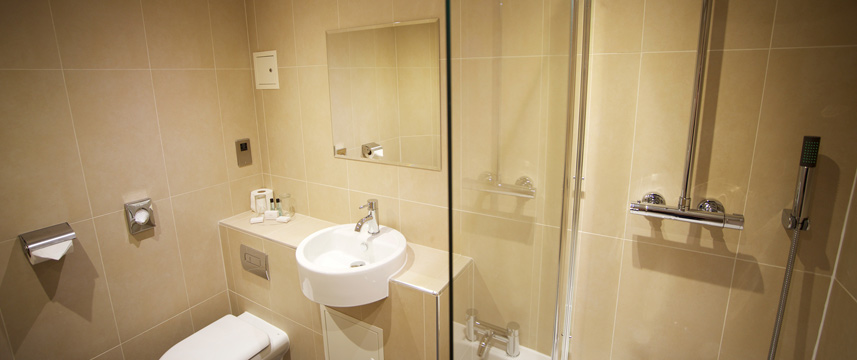 Waterside Hotel and Leisure Club - Shower