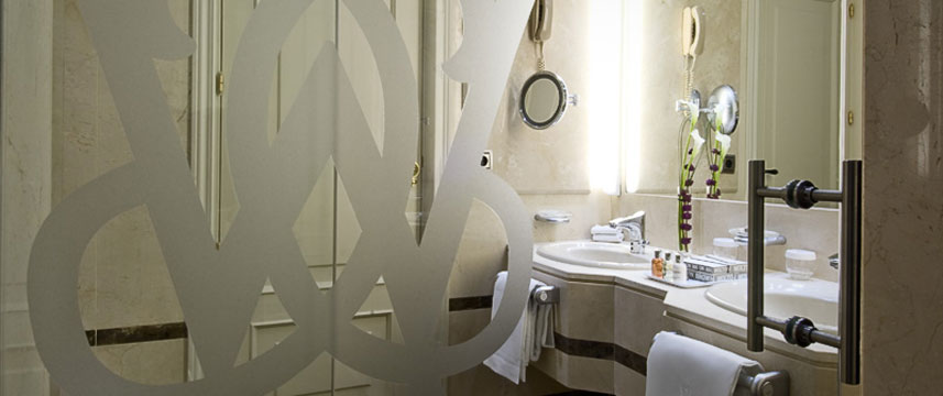 Wellington Hotel - Standard Bathroom