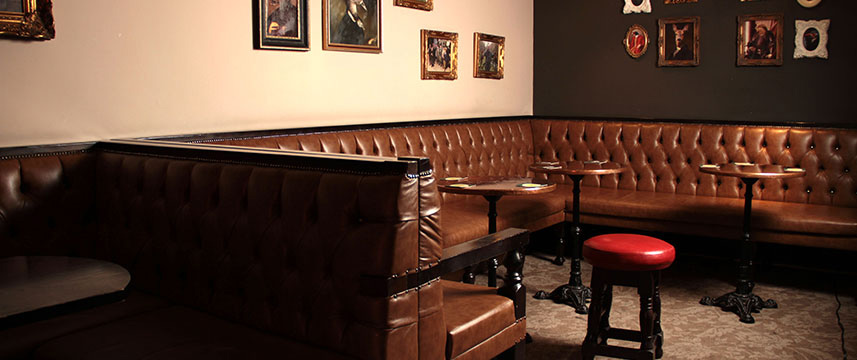 White Hart Hotel and Apartments - Bar Seating