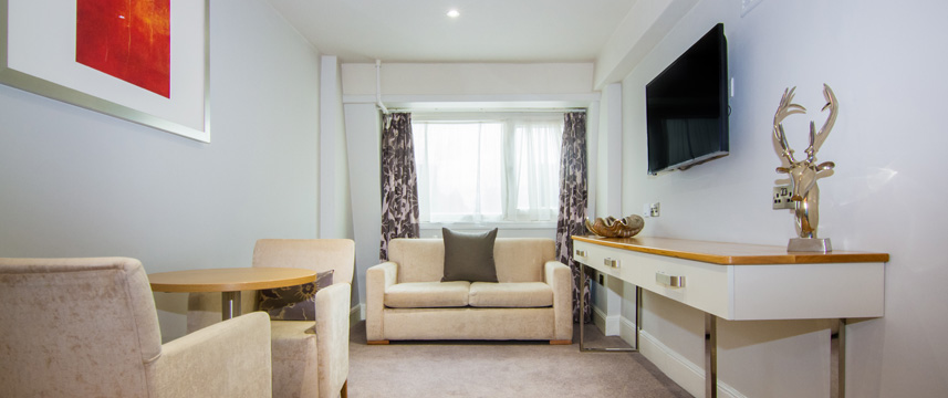 White Hart Hotel and Apartments - Suite Lounge