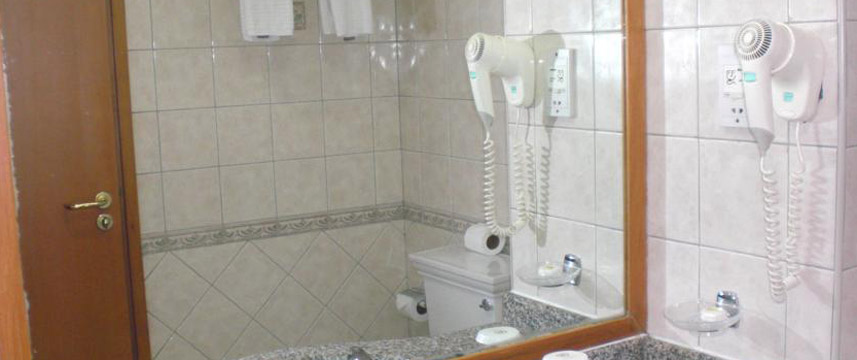 Winchester Grand Deluxe Apartments - Bathroom