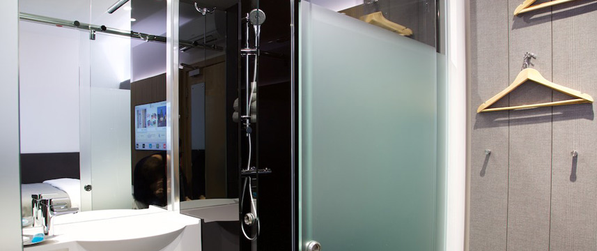 Z Hotel Bath - Shower Room