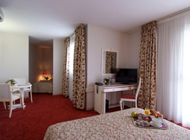 Quality Hotel Golf Rosny-Sous-Bois (East of Paris)