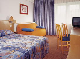 Novotel London West